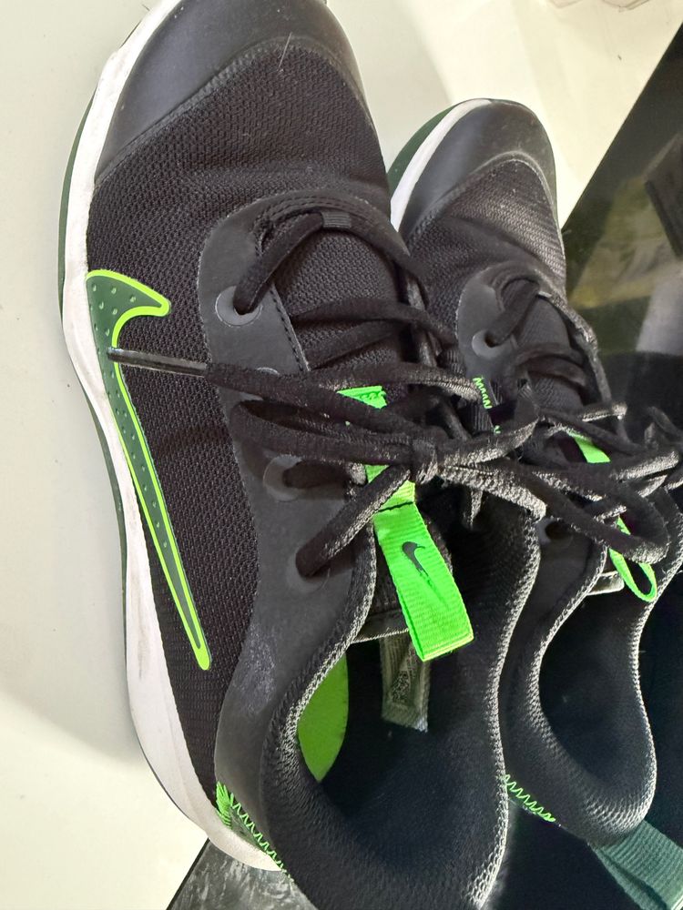 Nike Black And Green Sneakers 4