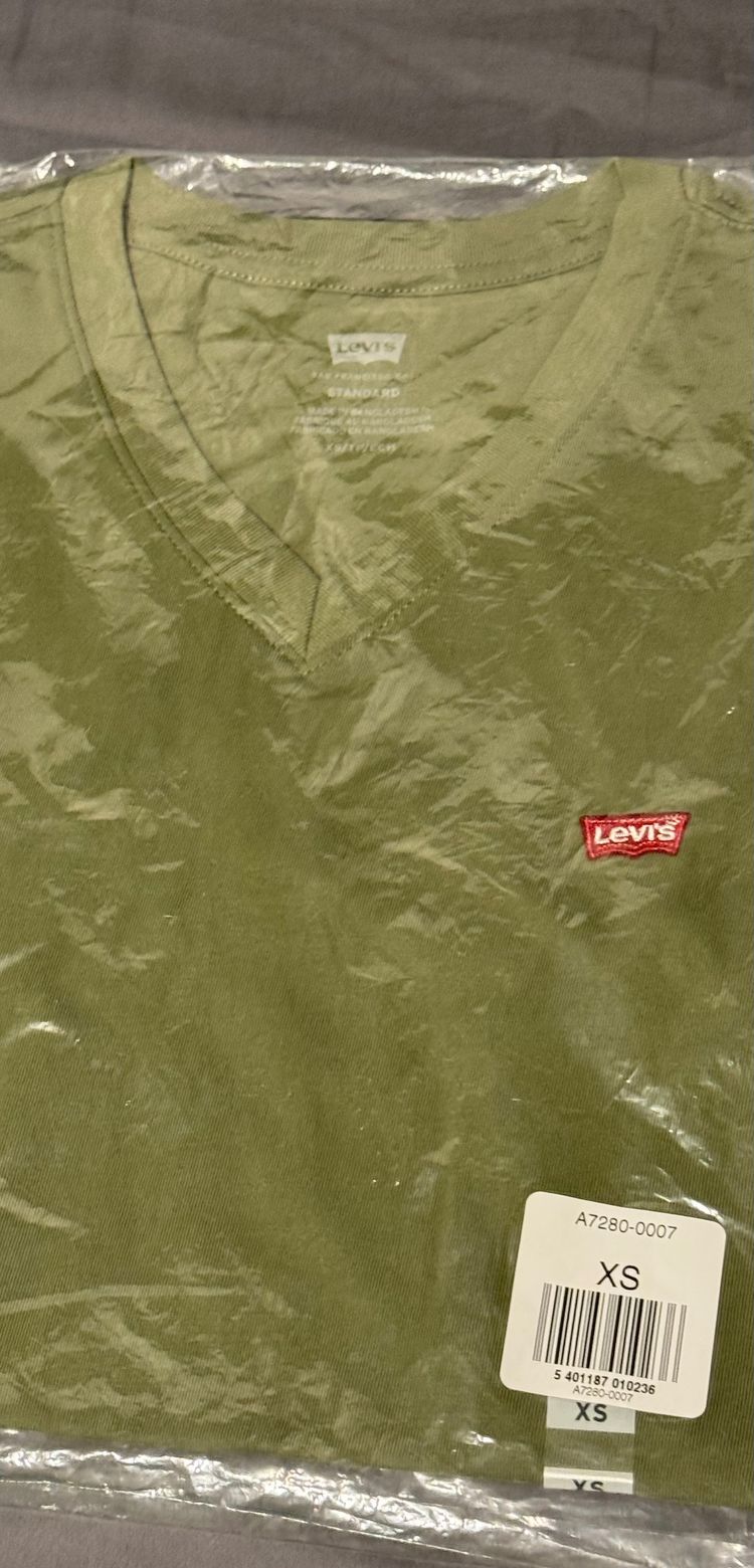 Levi's Levi’s Olive Green V-Neck T-Shirt product image