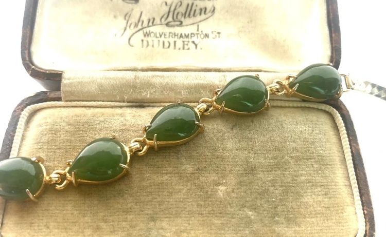 Green Stone Bracelet With Gold-Tone Setting obraz 3