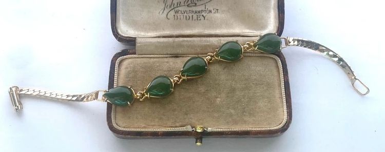 Green Stone Bracelet With Gold-Tone Setting obraz 2