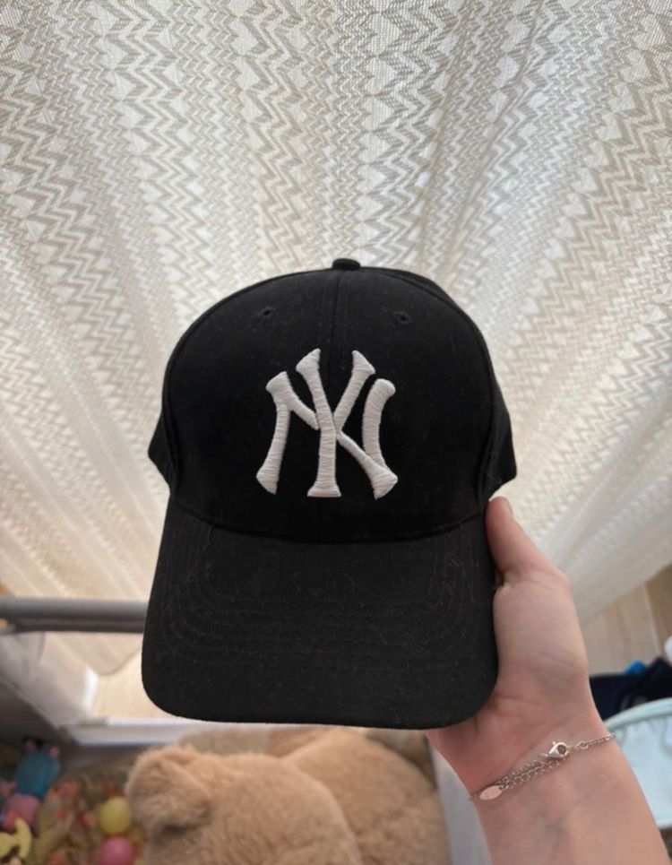 Black Baseball Cap With White Ny Logo