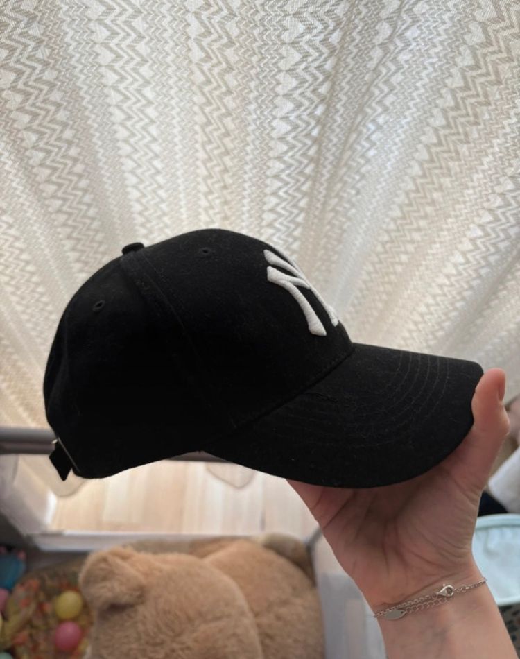 Black Baseball Cap With White Ny Logo image 2