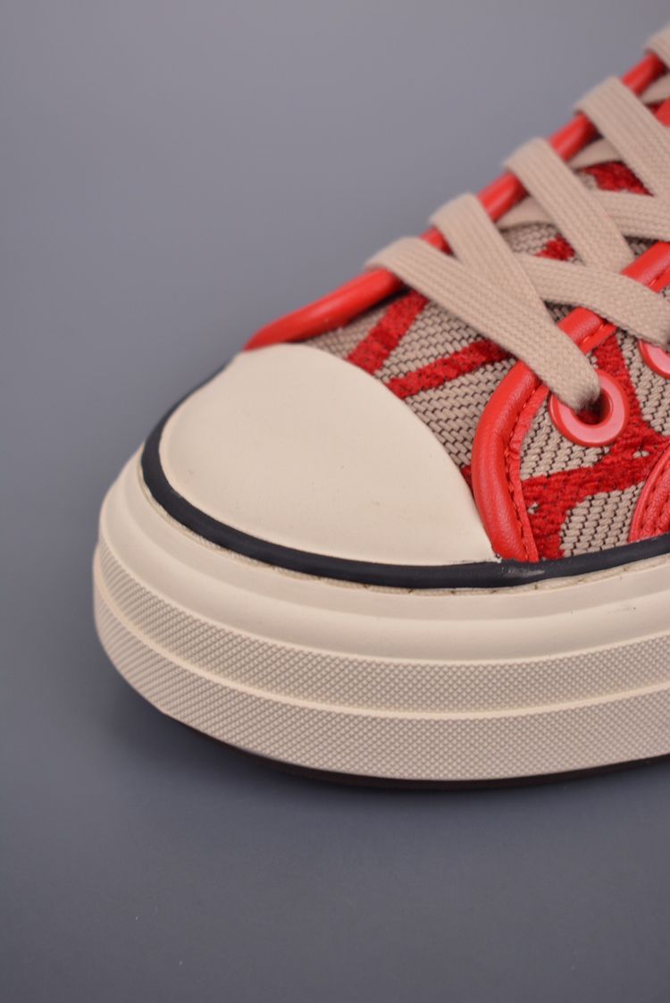 Valentino Garavani Low-Top Sneakers image 2
