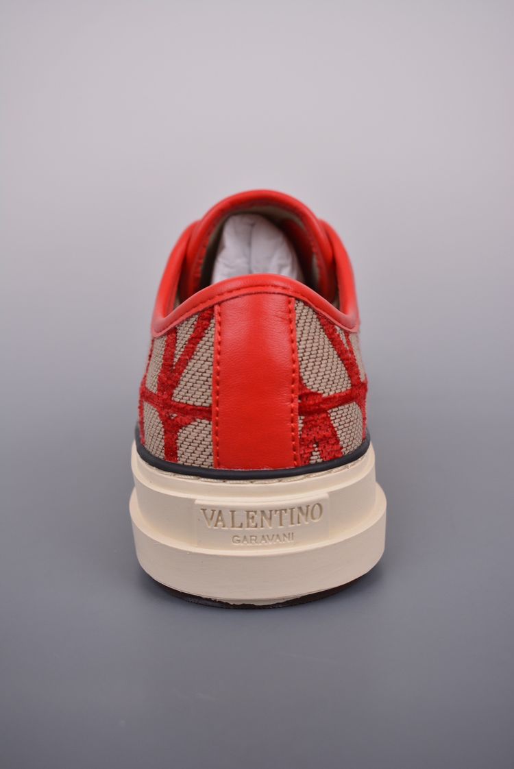 Valentino Garavani Low-Top Sneakers image 3