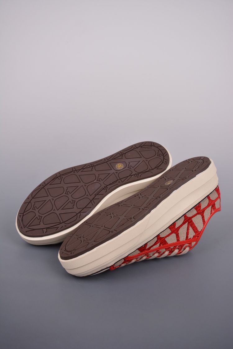 Valentino Garavani Low-Top Sneakers image 4