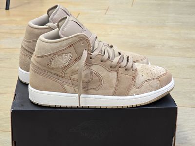 Air Jordan 1 Mid Se Craft Sneakers Nike Jordan 1 Mid SE Craft khaki / pecan Size 8 U.K.🔥