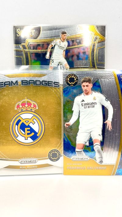 Lote 3 carsd - Real Madrid - team badge + Fede Valverde x2