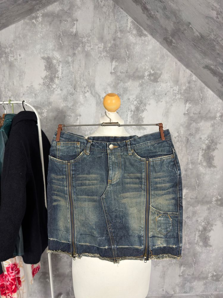 Denim Skirt With Zipper Details