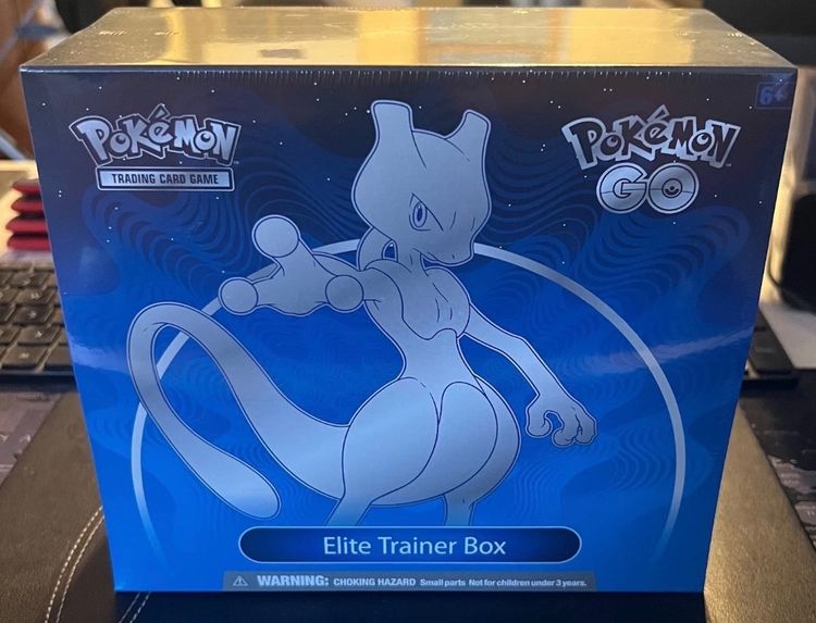Immagine di 30th celebrations Pokémon Elite Trainer Box 2