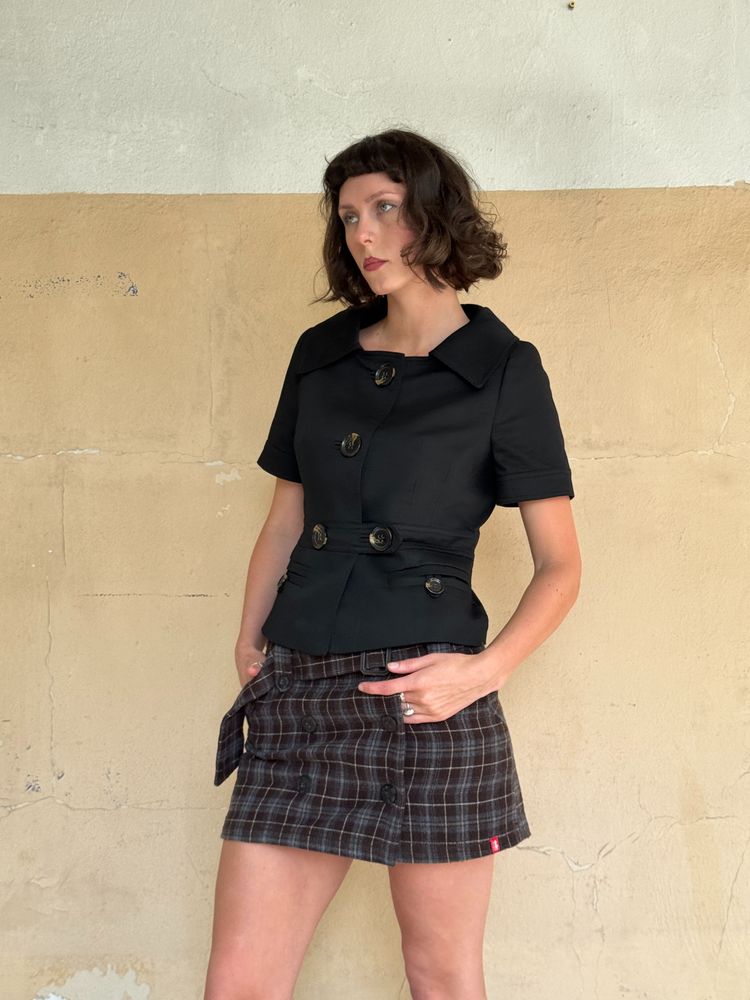 black short sleeve buttoned jacket and obraz 5