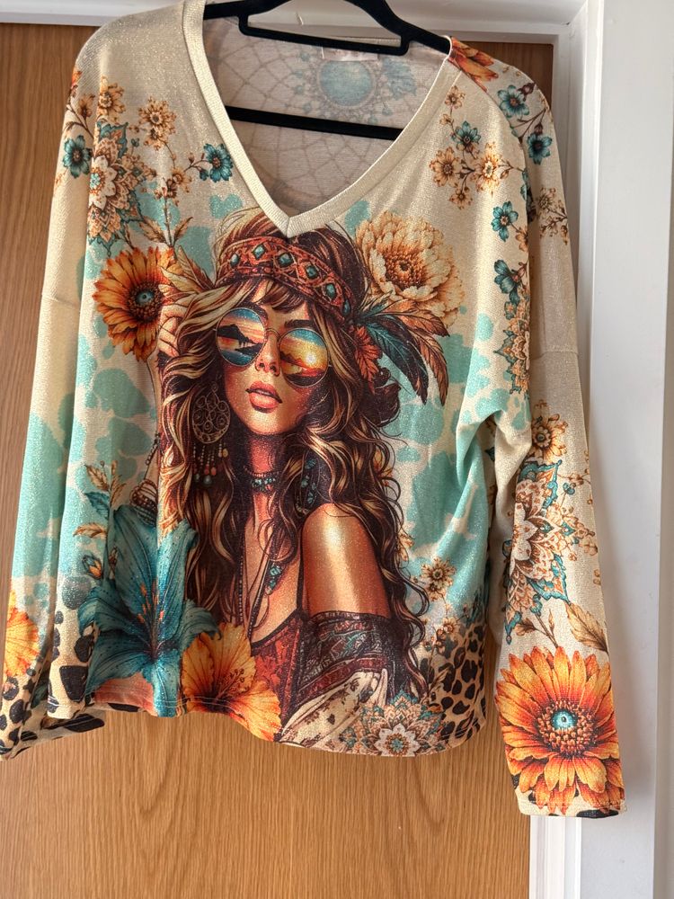 Long Sleeve V-Neck Top With Boho Woman Print image 7