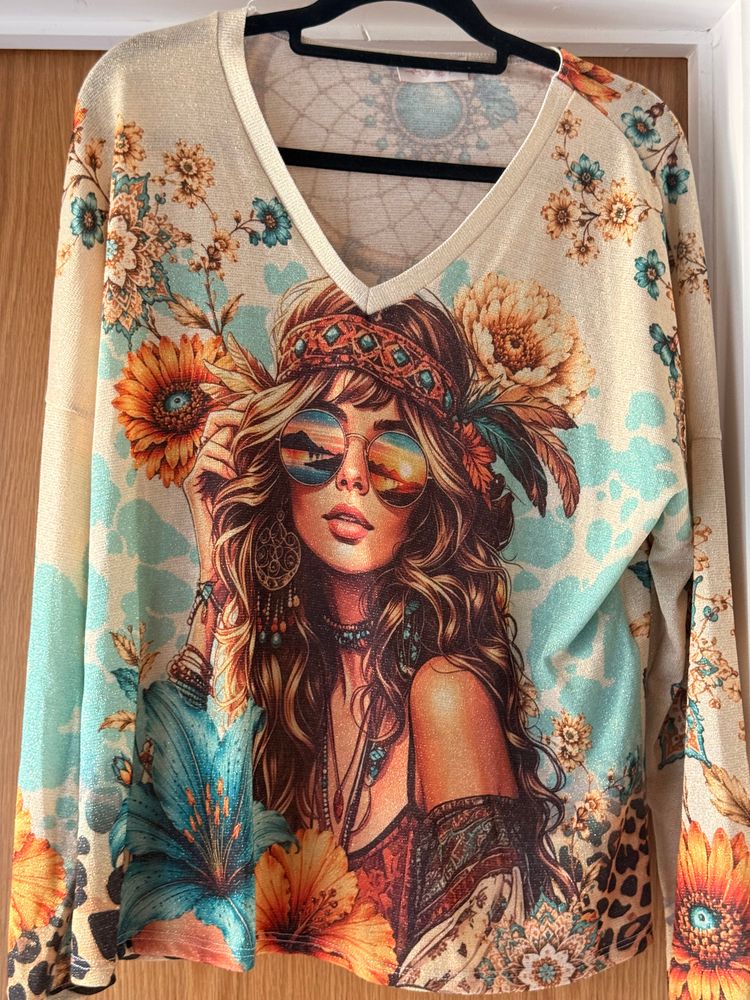 Long Sleeve V-Neck Top With Boho Woman Print image 2