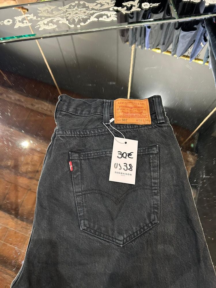Levi's black jeans