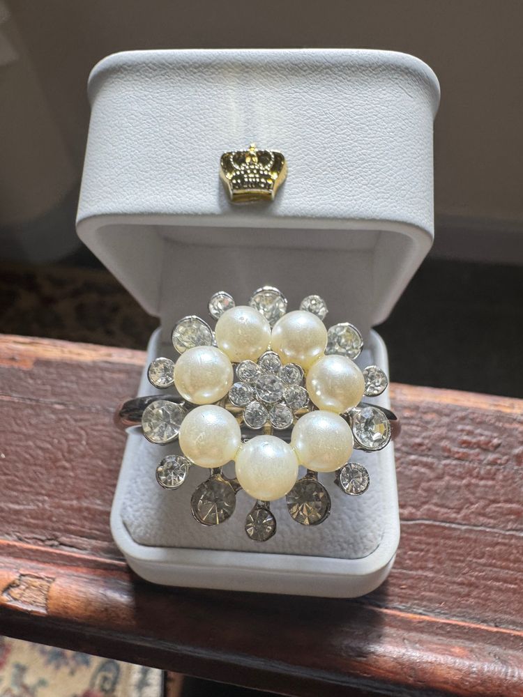 Pearl And Rhinestone Scarf Holder