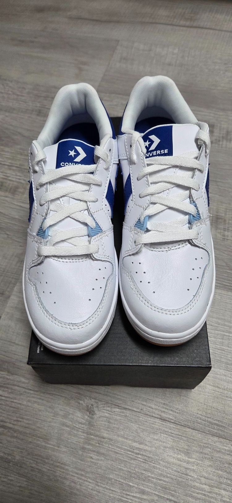 Converse White blue 3