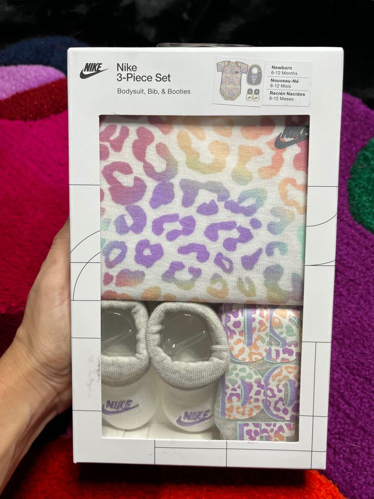 Nike Nike 3-Piece Set Bodysuit Bib Booties product image