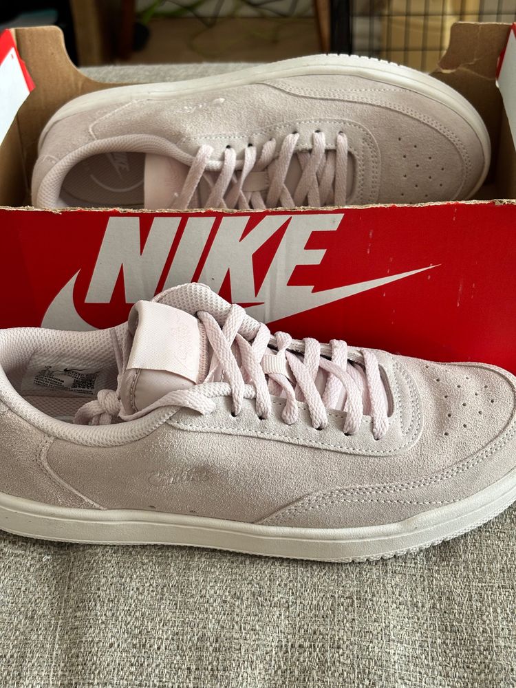 Nike Wmns Court Vntg Prm Sneakers
