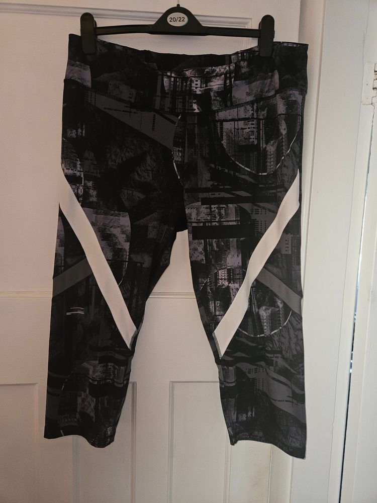 Reebok black patterned athletic pants