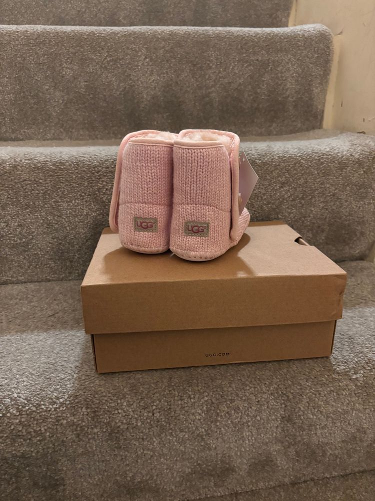 Pure UGG knitted boots size 4c 3