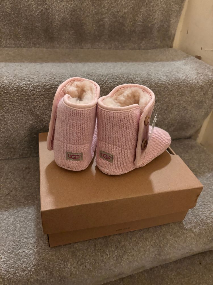 Pure UGG knitted boots size 4c 2