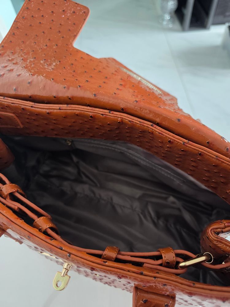 Brown Textured Handbag imagen 4
