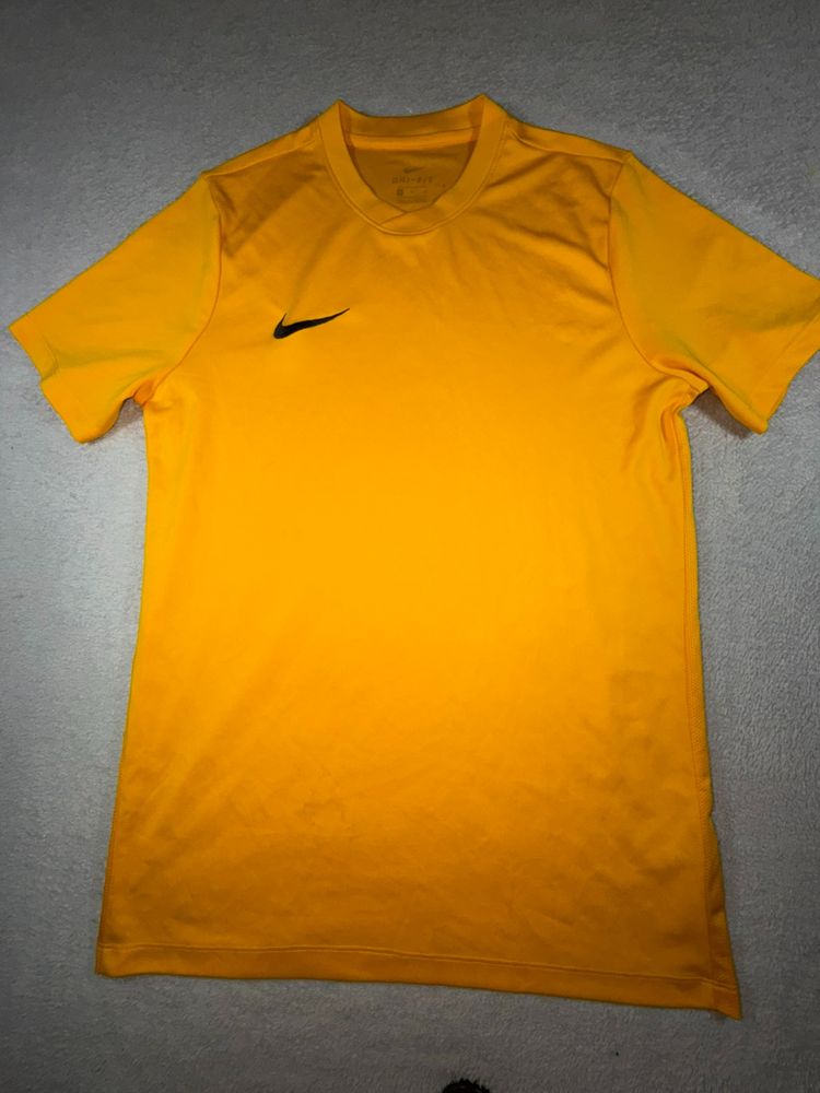 81 - Nike Yellow Short Sleeve Sports Shirt