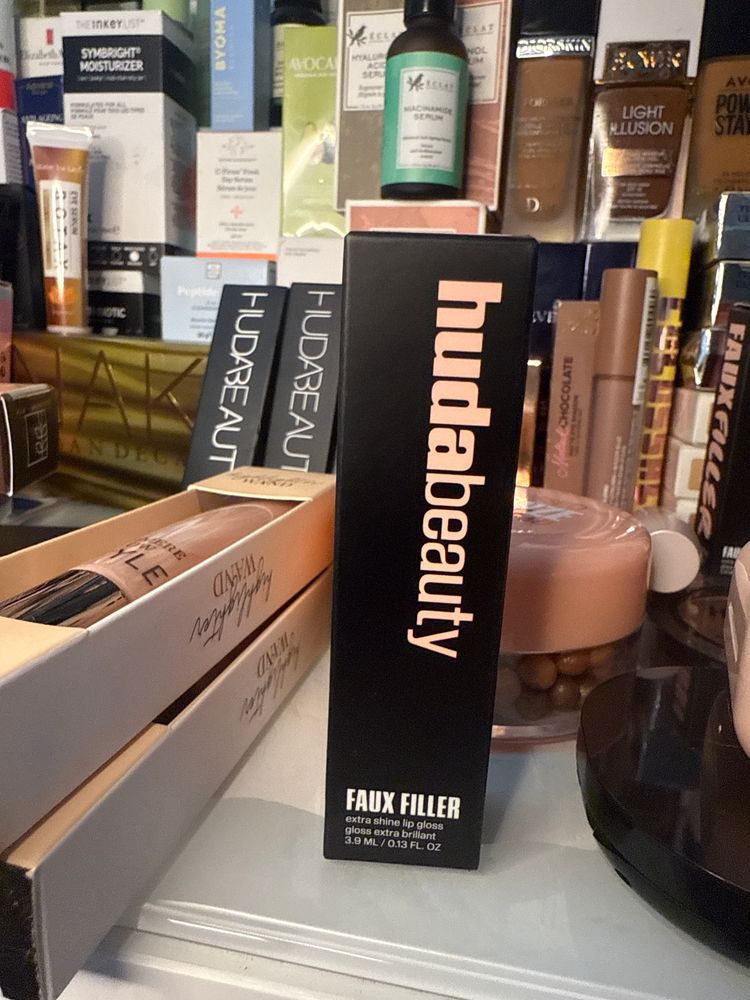 Huda Beauty Huda Beauty Faux Filler Extra Shine Lip Gloss product image