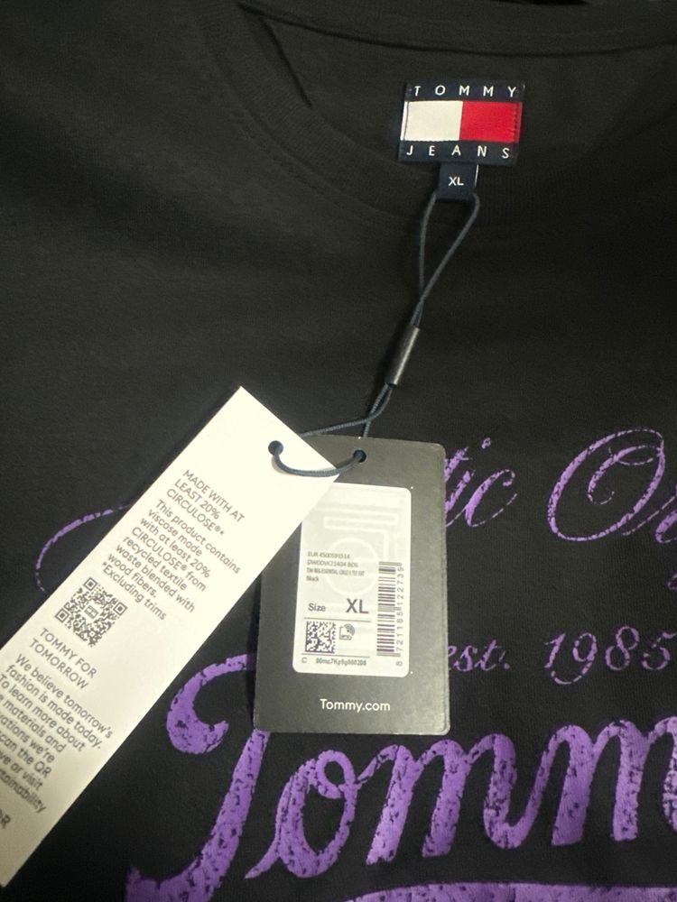 Tommy Hilfiger Black T-Shirt image 3