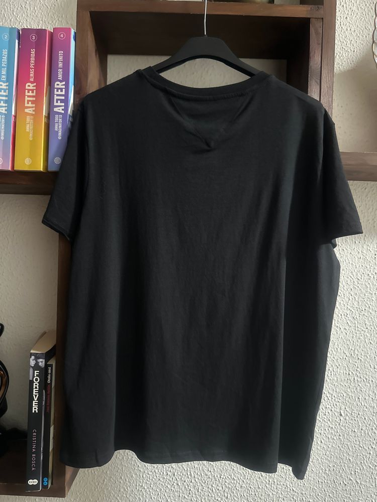 Tommy Hilfiger Black T-Shirt image 2