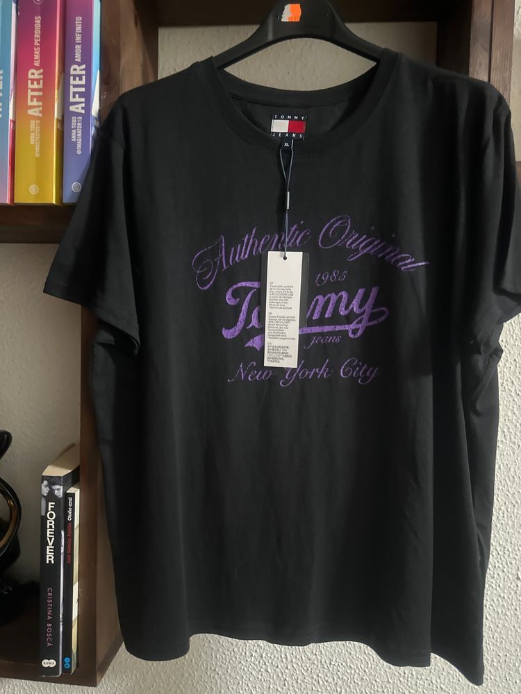 Tommy Hilfiger Black T-Shirt image 1
