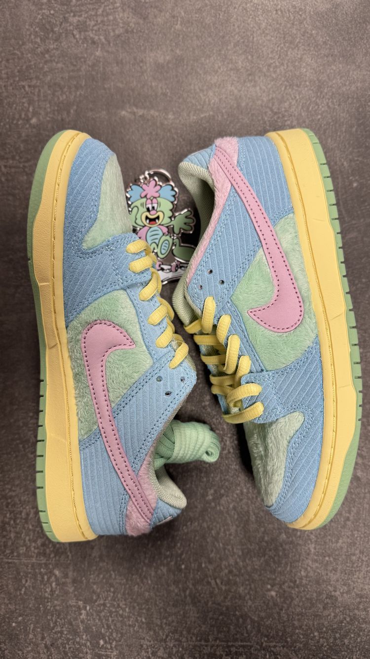Nike Nike Sneakers product image