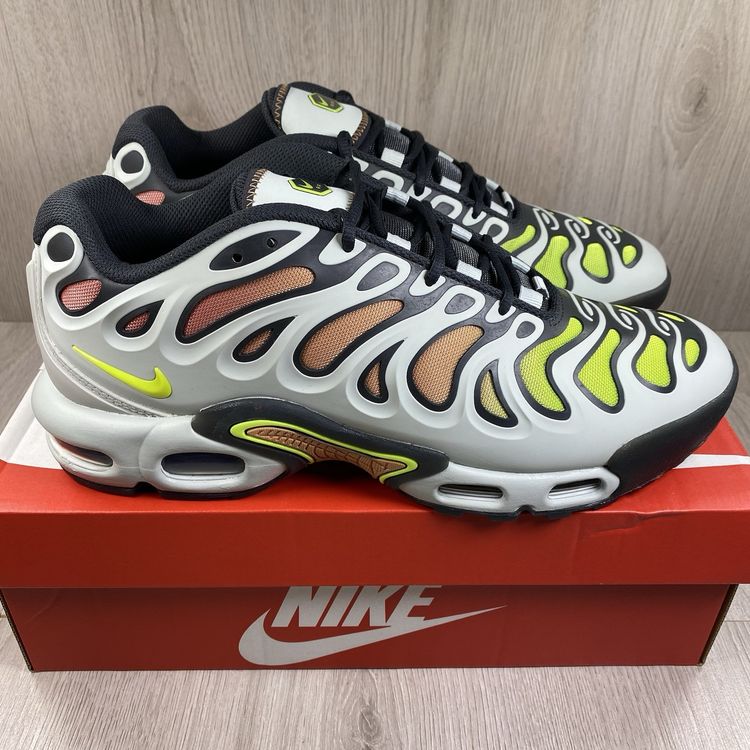 Size 9 - Nike Air Max Plus TN Trainers Light Silver Grey Volt FD4290-009 image 2