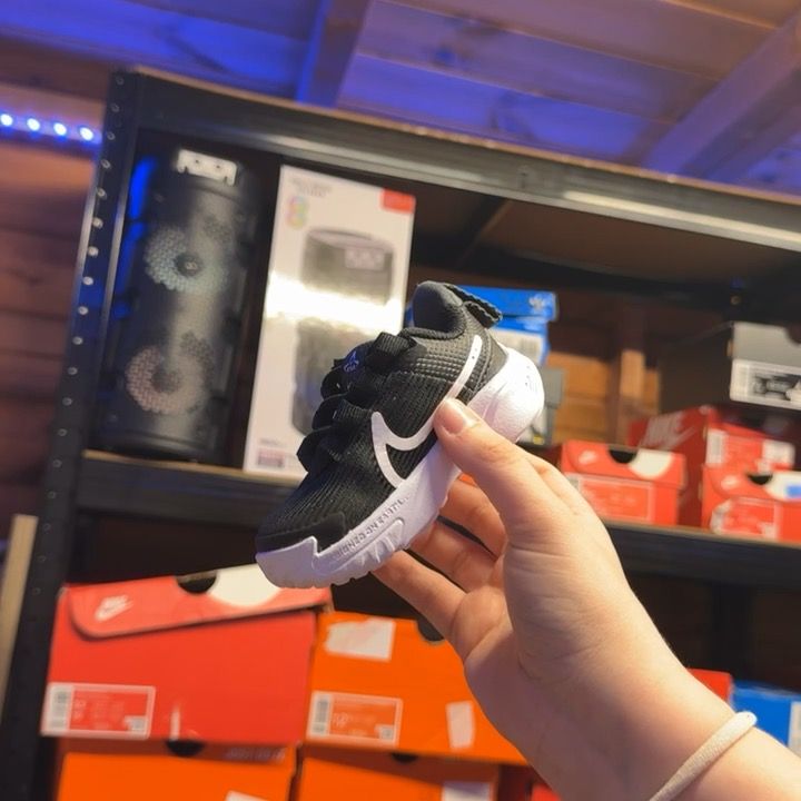 Nike Nike star runner size 2.5 product image