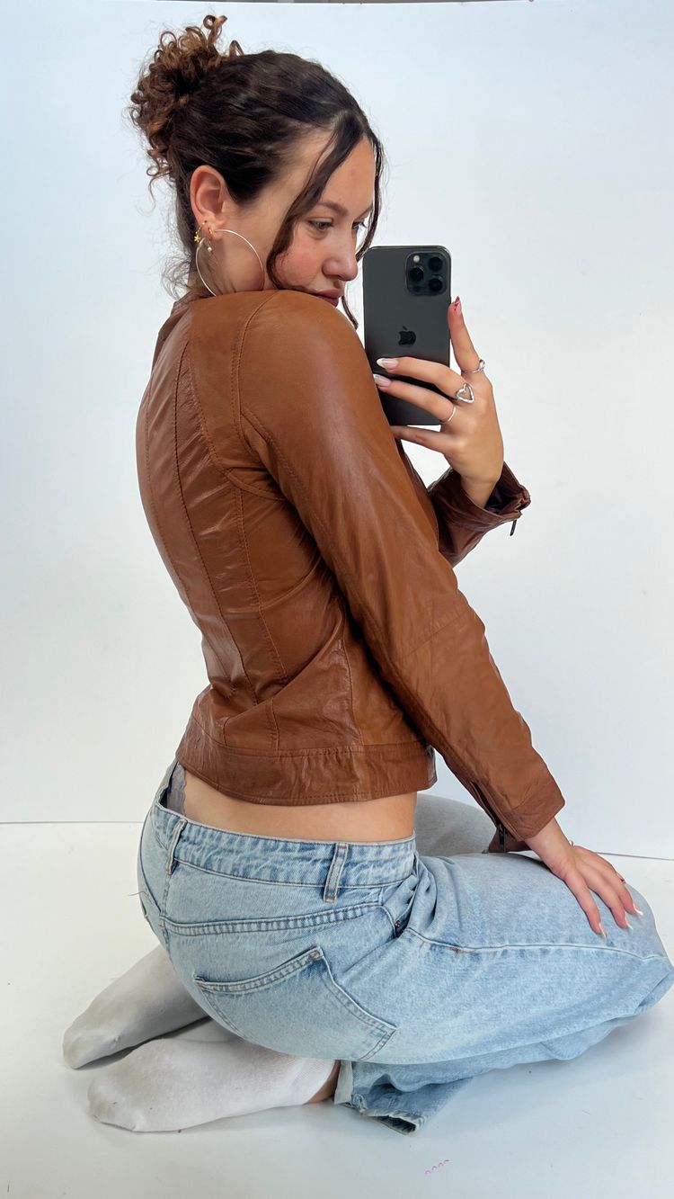 00s brown leather jacket- size M image 3