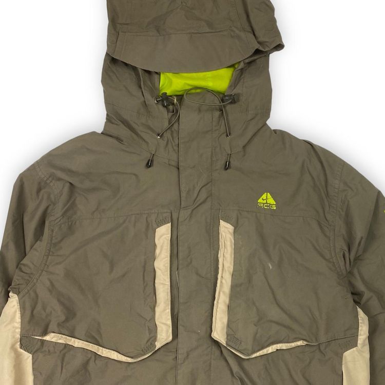 Nike ACG Fully Adjustable 3D Pocket Tri Layer Jacket 2