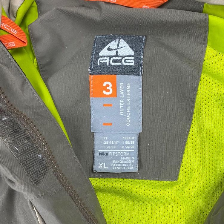 Nike ACG Fully Adjustable 3D Pocket Tri Layer Jacket 3