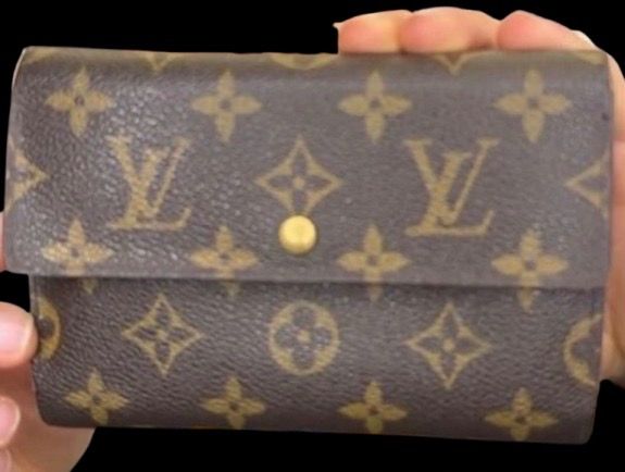 Immagine di Louis Vuitton Monogram Canvas Wallet 1