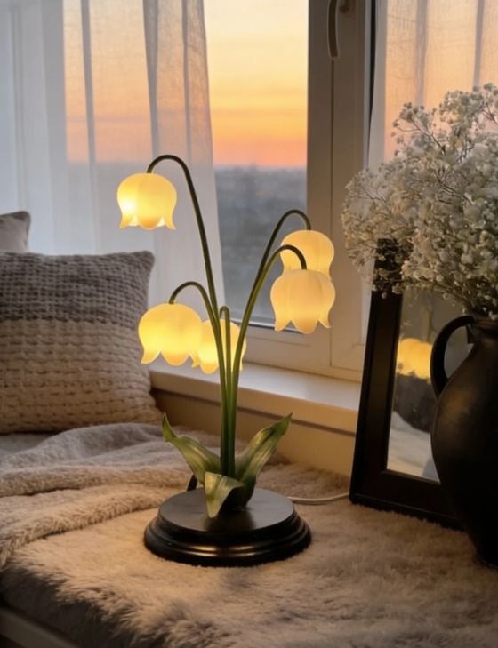 Flower-Shaped Table Lamp 2