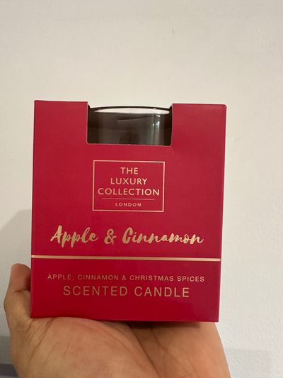 Apple & Cinnamon Scented Candle