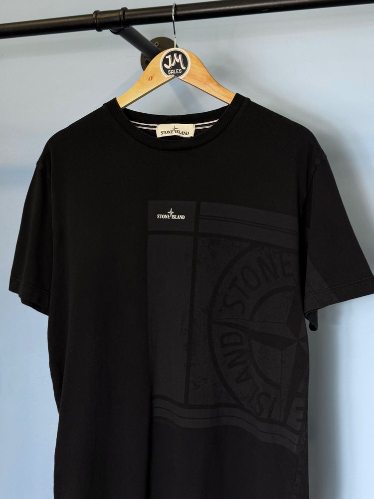 Large Stone Island Black Graphic Big Print T-Shirt obraz 2