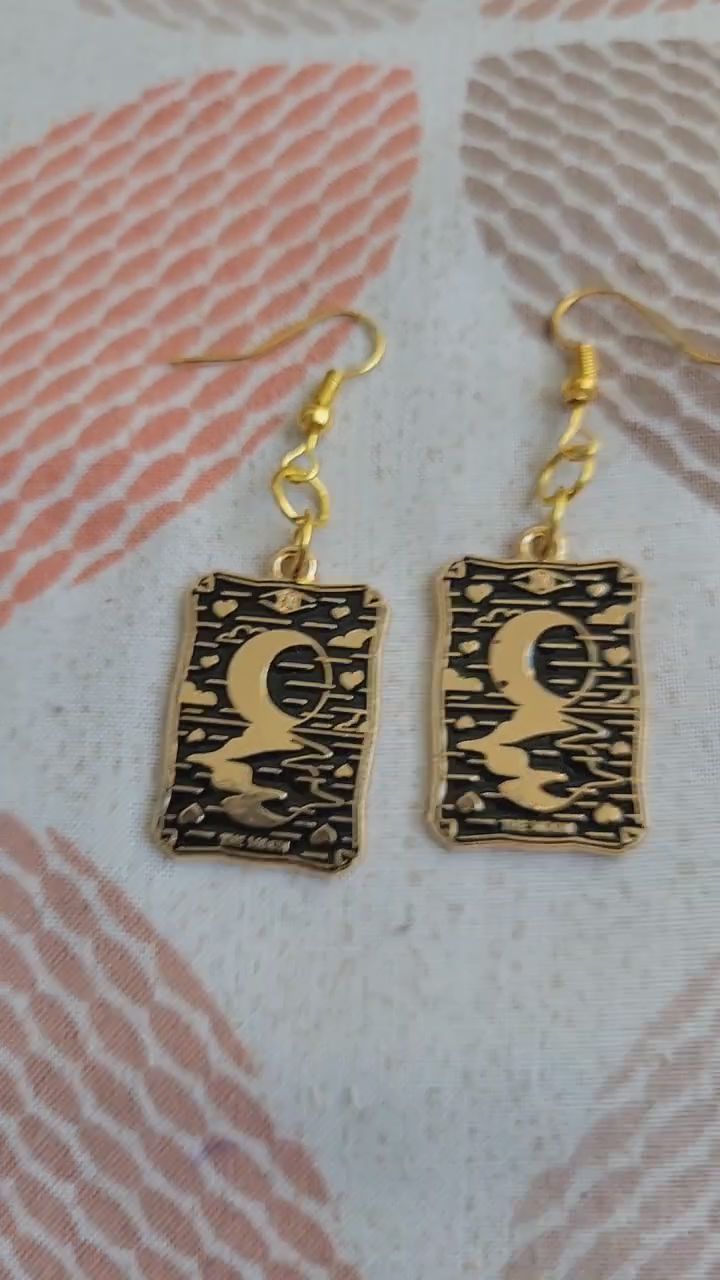 Immagine di The Moon Tarot Card Earring 1