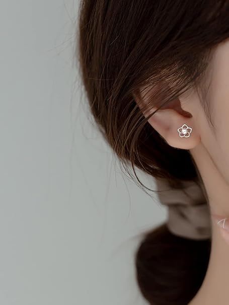Silver Flower Pearl Stud Earrings 3