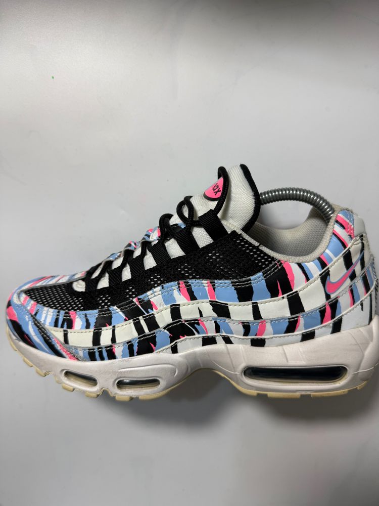 Multicolor Patterned Sneaker