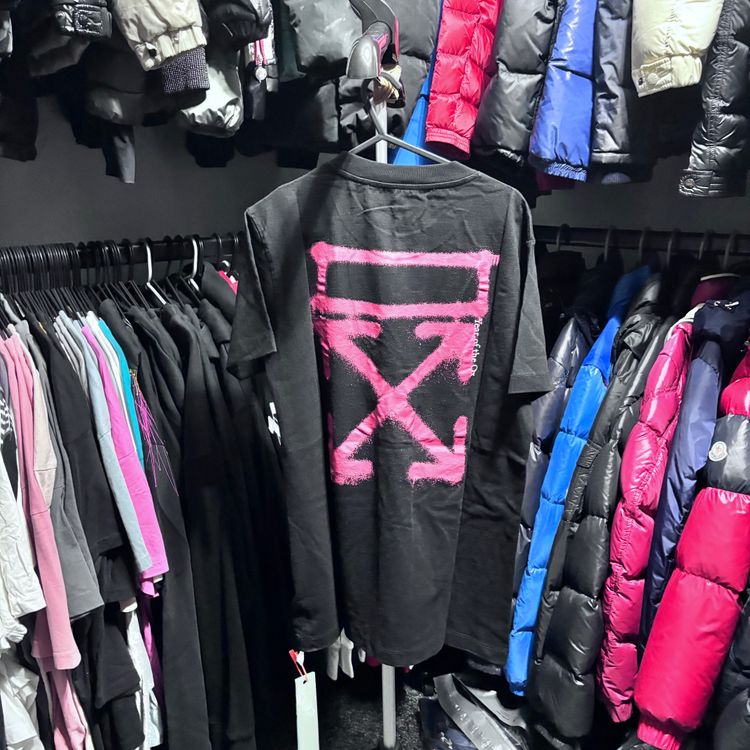 NEW IN PACKING Off-White Black T-Shirt With Pink Logo