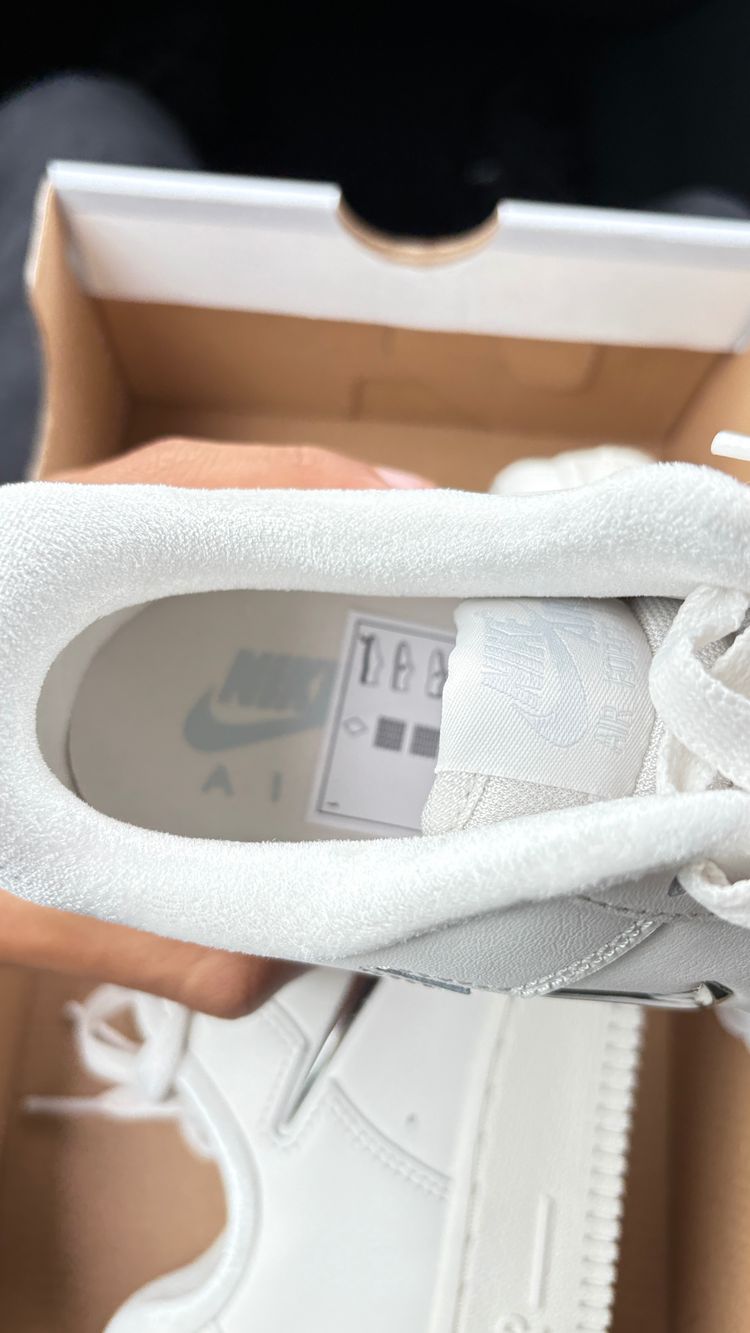 Nike White Sneakers obraz 4