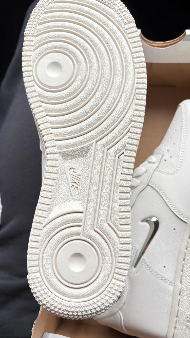 Nike White Sneakers obraz 3