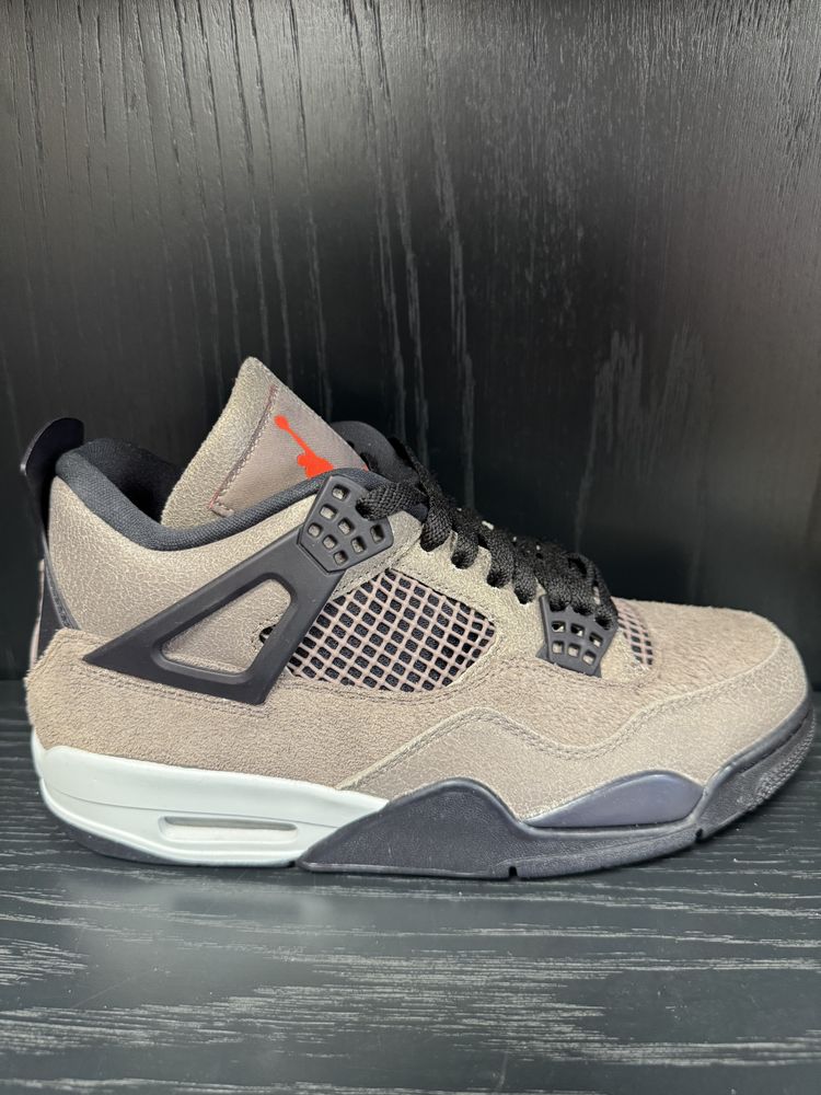 BRAND NEW - Jordan 4 Retro, Taupe Haze 