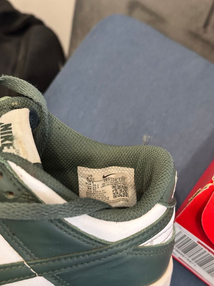 Nike Low-Top Sneakers damskie rozmiar 36.5 image 9