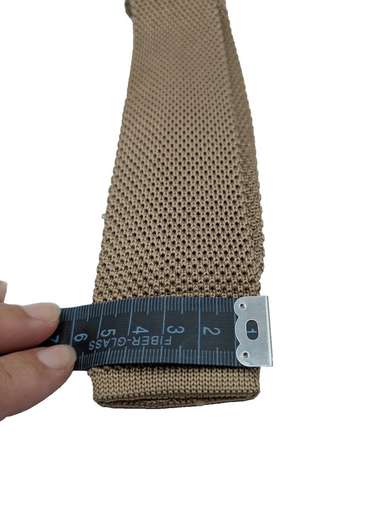 Cravatta uomo lavorata a maglia beige sabbia – vintage, classica, trama testuriz image 3