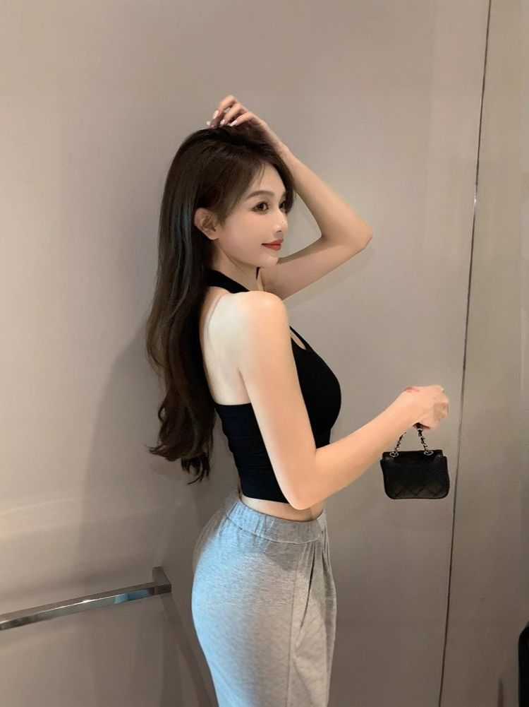 Black Halter Crop Top obraz 2